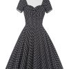 dessin pin up brune de profil robe a pois