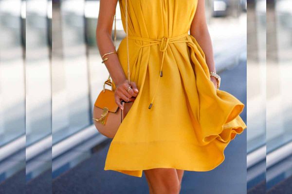Comment Porter Robe Jaune ?