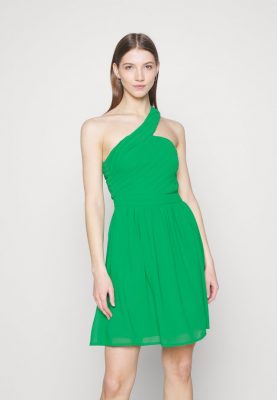 Comment Porter Une Robe Droite ?