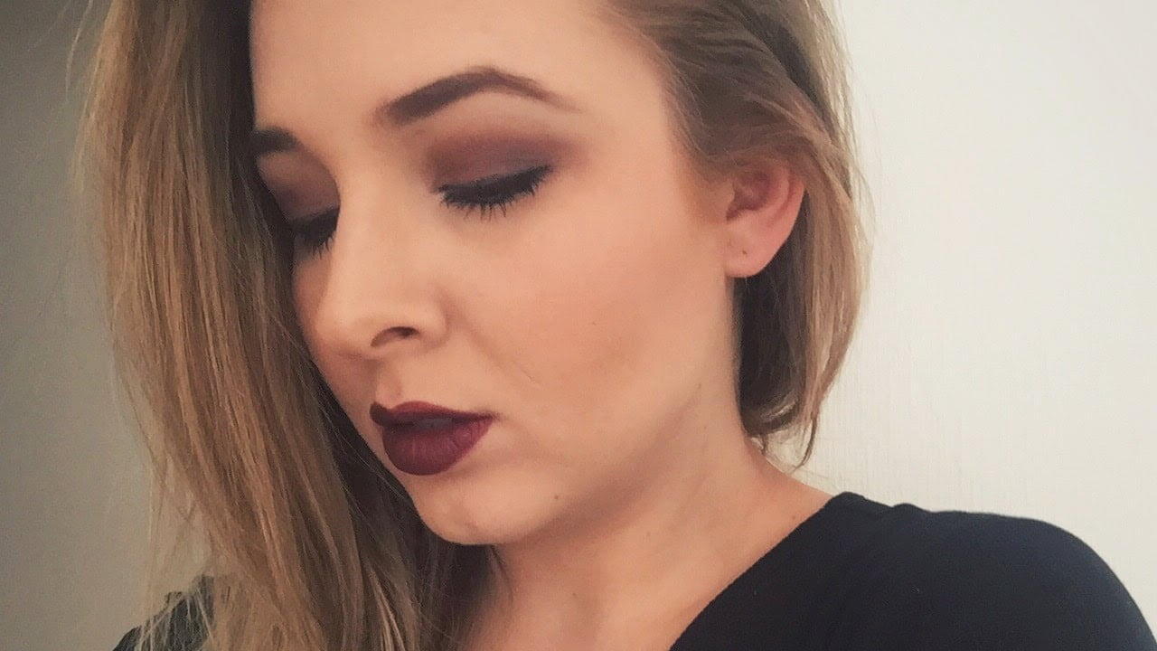 Quel Maquillage Avec Robe Bordeau ?