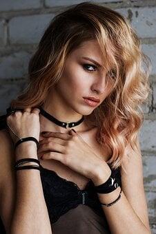 Quel Maquillage Avec Une Robe Jaune ?