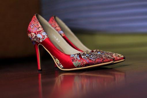 Quelle Chaussure Avec Une Robe Corail ?