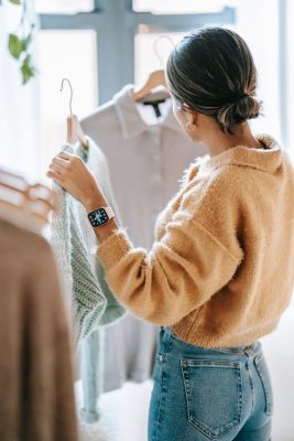 4 astuces pour étendre la durée de vie de nos vêtements et réduire notre empreinte carbone