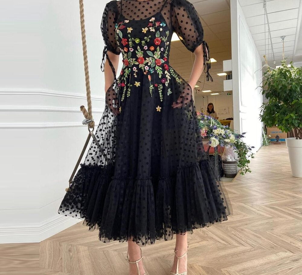 Robes de soirée en tulle à pois noirs, manches courtes, appliques de fleurs, robes de RhA-ligne, longueur thé, robes de soirée de mariage 1