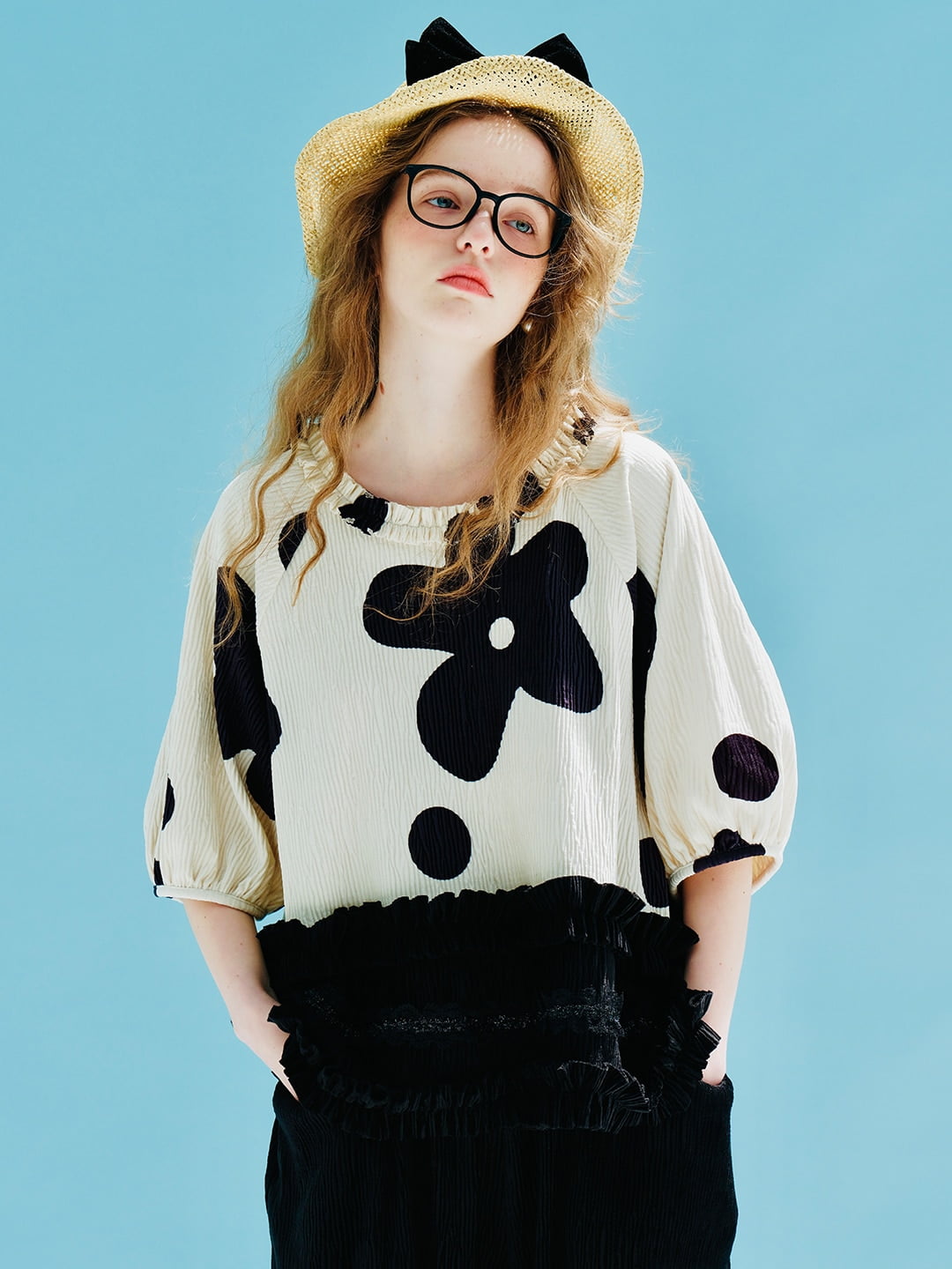 Tenstein KOKONI-Pull à manches mi-longues et col rond pour femme, T-shirt ample plissé, Design original, Polka Dot Black Flower, Été 234019 1