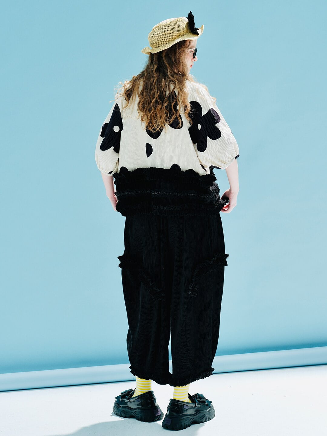 Tenstein KOKONI-Pull à manches mi-longues et col rond pour femme, T-shirt ample plissé, Design original, Polka Dot Black Flower, Été 234019 2