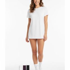 chaussettes à pois blanc 3 de paires lot portées par un mannequin et présentées en trois coloris blanc prune et noir