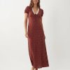 robes à pois rouges dentelle longue col v bordures blanches sur robe marron a pois blancs avec manches courtes bouffantes