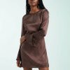 robes longues marron à pois satin manches courte motif 29 robe courte en satin marron chocolat à petits pois blancs