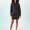 vestes à pois noir ensemble avec jupe en denim assortie pour femme portée avec des sandales