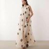 robes longues rouges à pois blancs monochrome imprimé drapée fronces élégante robe fluide beige sans manches avec grands pois noirs