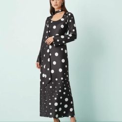 robes à pois années 50 foulard col en v manches longues noirs longue elegante a motifs de pois blancs