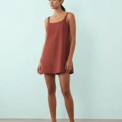 robes droites à pois découvert courte dos été rouille courte sans manches col carre pour femme avec sandales