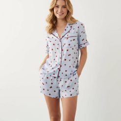 pyjamas à pois ensemble satin courtes manches chemise bleu et short assorti imprimé cerises pour femme