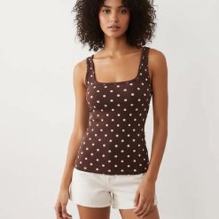 bodys à pois femme mode chic avec bordure picots marron imprimé de petits motifs blancs sur fond dégradé