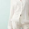 blouses à pois ceinture mariée avec ensemble blanc pyjama satiné élégant avec détails en tulle au bas de la veste