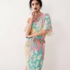robes à pois jaune rose métallisé dénudées longue épaules plissée multicolore imprimé abstrait pastel avec des manches courtes volantées