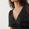 robes longues noires à pois mousseline étagés volants petite décolleté en v et dentelle noire sous la poitrine