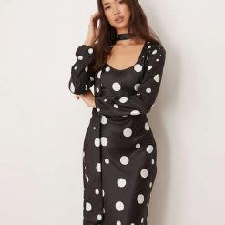 robes à pois années 50 foulard col en v manches longues noirs élégante robe longue en satin noir à pois blancs avec ceinture à nouer