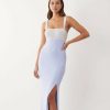 robes bustier à pois froncé longue cuisse haute fente tulle bleu avec corsage blanc orné de perles et jupe ajustée pastel