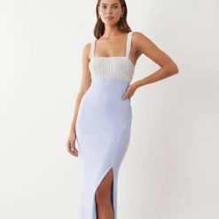 robes bustier à pois froncé longue cuisse haute fente tulle bleu avec corsage blanc orné de perles et jupe ajustée pastel