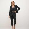 blazers à pois monochrome ensemble pantacourt bandeau sans col noir et blanc porté par un mannequin