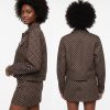 vestes à pois coton crochetée chocolat courte col maille ensemble porté par un mannequin vue de profil et de dos