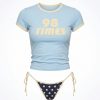 strings à pois bikini bas de string marron et tshirt court bleu ciel imprimé 98 times avec bordures beiges