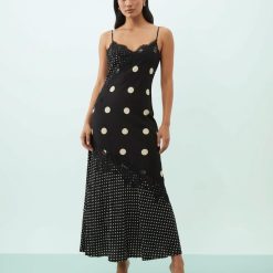 robes asymétriques à pois noirs satin dentelle fente devant midaxi imprimé élégante robe midi avec de grands pois et des détails en dentelle une tenue de soirée sophistiquée