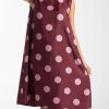 sacs de voyage à pois épaule porté bordeaux robe ample sans manches à pois roses sur fond bordeaux pour femme élégante