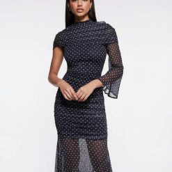 robes asymétriques à pois cape longue tulle drapées épaules noire moulante avec une manche longue et bas transparent