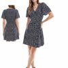 robes à pois vertes boutonnée courte et patineuse imprimé col en v manches courtes evasees avec vue de face et de dos
