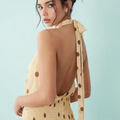 robes à pois jaune courte dos nu jaunes avec motif a pois marron et col halter noue dans le dos