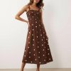 robes longues marron à pois dos froncée nouée motif buste smocké bretelles larges et jupe évasée style élégant