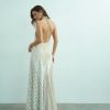 robes pin up à pois longue dentelle dos nu rayures écru empiècements une femme porte une longue robe dos nu avec des motifs à pois des rayures et de la dentelle trouve la robe parfaite