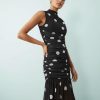 robes à pois rouge montante encolure basse taille froncée noir blancs sans manches moulante froncée avec motif pois blancs