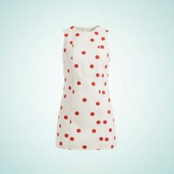 robes à pois rouge courte robe design rouges sans manches a col rond coupe droite sur fond blanc