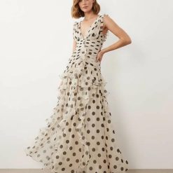 robes longues à pois rouge version imprimée cascade froncée effet détail robe maxi fluide beige motifs pois noirs col v