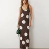 robes longues marron à pois maille en robe longue moulante sans manches à grands pois blancs pour femme