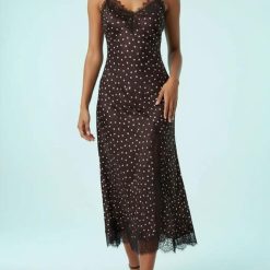 robes longues marron à pois dentelle chocolat en satin avec bordures noires bretelles fines et fente sur le cote