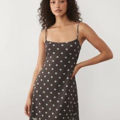 robes longues marron à pois chocolat en tulle caraco fines bretelles imprimé pois bleu vindtendance