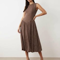 robes longues marron à pois ajustée basse surpiqûres taille sans manches pomme de pin col rond avec jupe froncee evasee