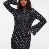 robes à pois blanc et noir manches courte plissée longues courte col montant tissu plisse evase aux poignets pour femme