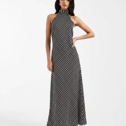 robes à pois années 50 noirs satin longue échancré dos nu élégante tenue femme sans manches col montant à pois blancs sur fond noir pour une soirée habillée