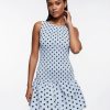 robes asymétriques à pois bleu basse exclusivité courte plissé taille froncé une robe dété élégante et confortable sans manches avec des pois noirs sur fond bleu clair