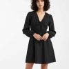 robes longues noires à pois en velours côtelé courte col en v et manches longues froncées à la taille