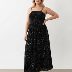 robes à pois blanc et noir froncée longue de plage avec fines bretelles élégante et confortable idéale pour lété