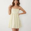 robes à pois jaune courte carré col bretelles babydoll multi robe d été décontractée avec des petits pois bleusclairs pour femme souriante et éléganterobebabydolldétécasualboutiquerobeenligne