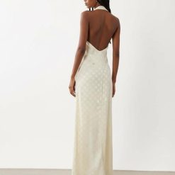 robes à pois transparentes mousseline longue col montant dos nu couleur crème robe élégante femme vue de dos