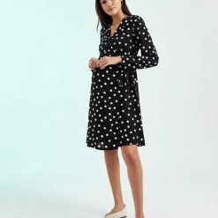 robes longues noires à pois blancs boutons grossesse dallaitement lavant robe noire à pois blancs style maternité col en v manches longues pour femmeenceinte